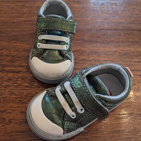 See Kai Run Shimmer Sneakers - Size 4 - Picture 4 of 8